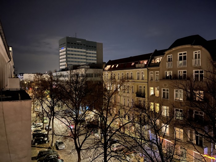 Eine mit dem iPhone 12 Pro Max gemachte Nachtaufnahme (Bild: Tobias Költzsch/Golem.de)